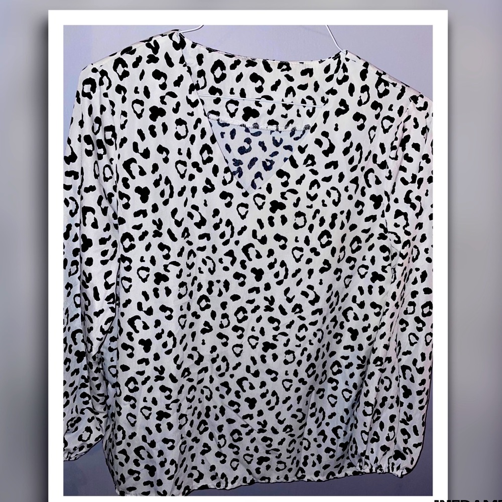 PRICE DROP • No Brand. - Womens LS White & Black Cheetah print top | XL